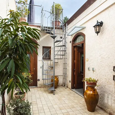 Residenza I Gioielli بيت ضيافة